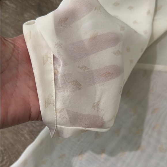 Maurices Cream Blouse Relaxed V-Neck 3/4 Sleeves - Picture 4 of 7